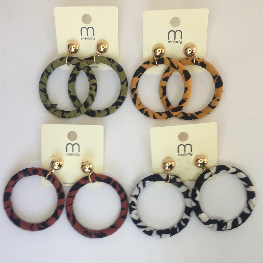 NWT. Hoop Earring Set